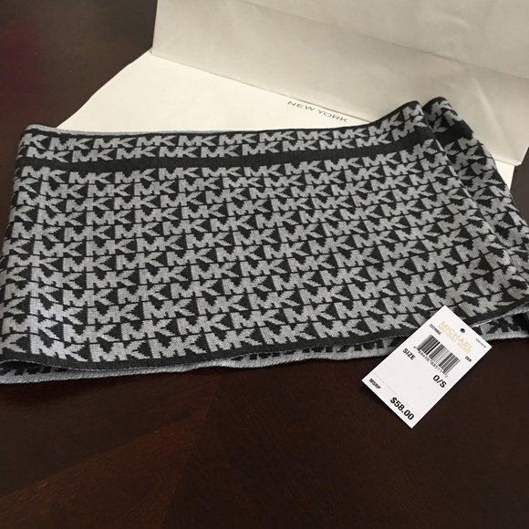🧣 Michael Kors Scarf  Gray 58$✨ - Picture 2 of 2